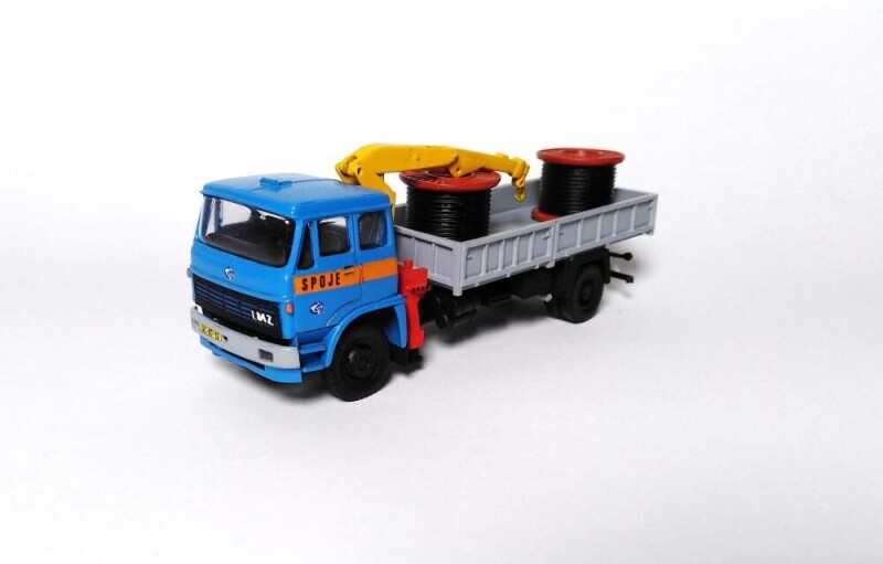 MM LIAZ 110.031 - Valník s hydraulickou rukou